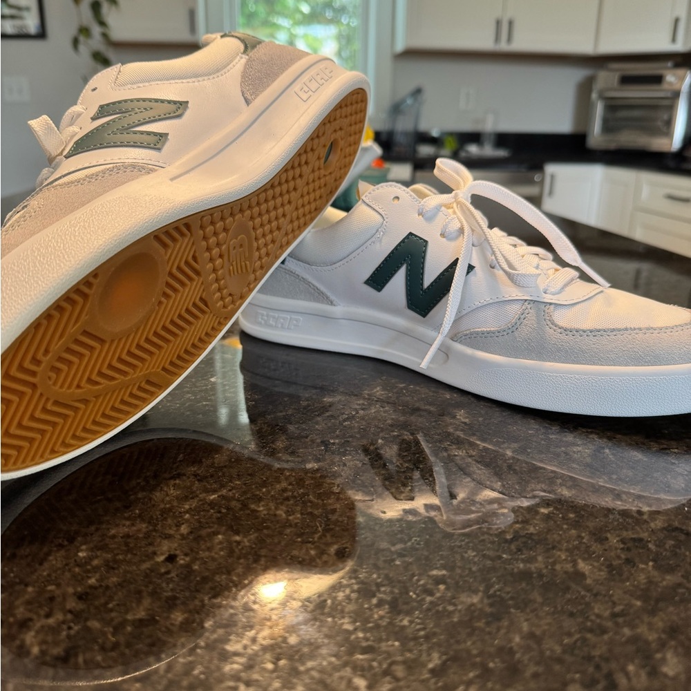 New Balance White and Teal Casual Shoes - Picture 2 of 5